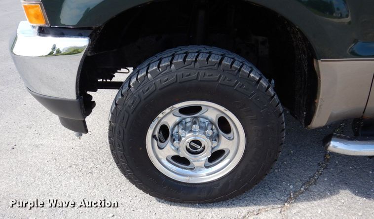 image for item KF9630 2003 Ford F250 Super Duty Lariat  Crew Cab pickup truck