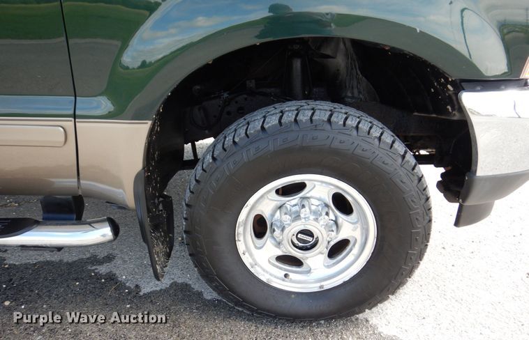 image for item KF9630 2003 Ford F250 Super Duty Lariat  Crew Cab pickup truck