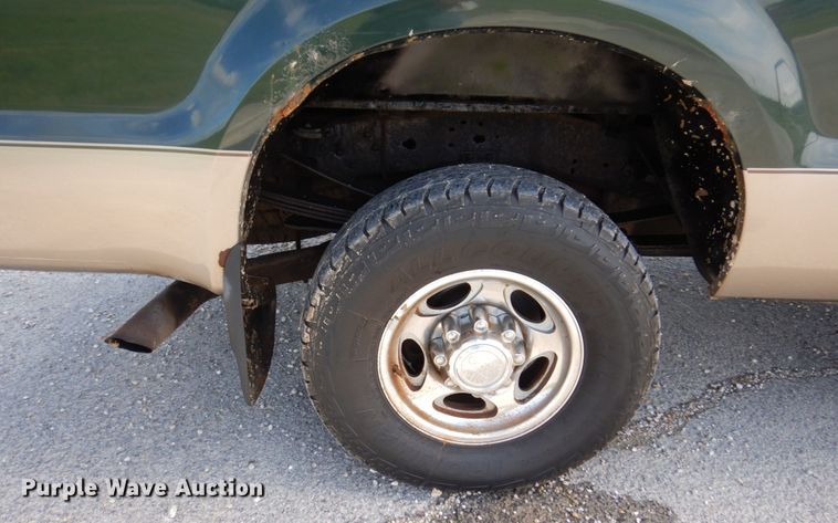 image for item KF9630 2003 Ford F250 Super Duty Lariat  Crew Cab pickup truck