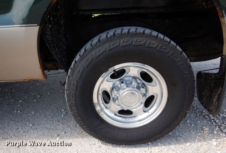 image for item KF9630 2003 Ford F250 Super Duty Lariat  Crew Cab pickup truck