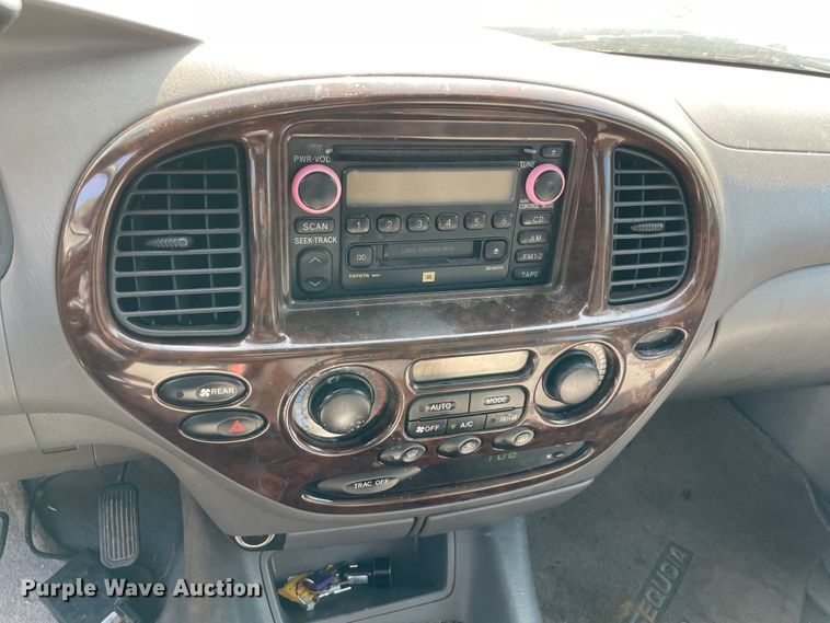 image for item KJ9706 2002 Toyota Sequoia  SUV