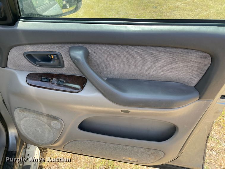 image for item KJ9706 2002 Toyota Sequoia  SUV