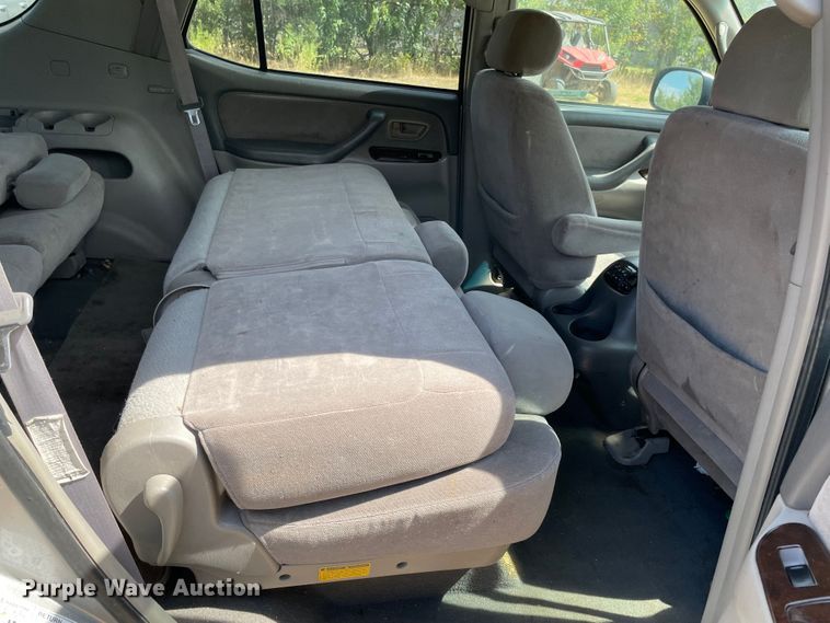 image for item KJ9706 2002 Toyota Sequoia  SUV
