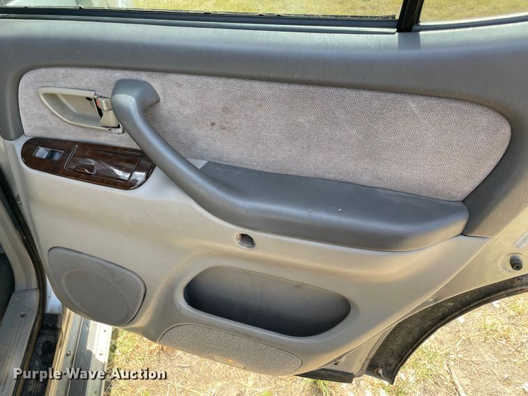 image for item KJ9706 2002 Toyota Sequoia  SUV