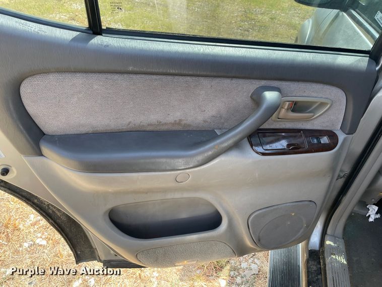 image for item KJ9706 2002 Toyota Sequoia  SUV