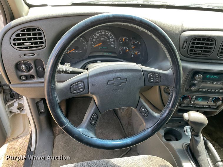 image for item KJ9710 2004 Chevrolet Trail Blazer  SUV