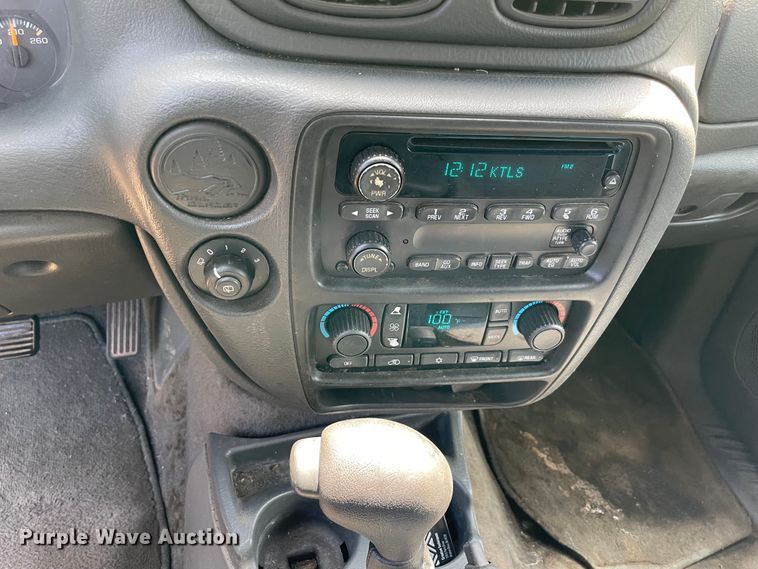 image for item KJ9710 2004 Chevrolet Trail Blazer  SUV