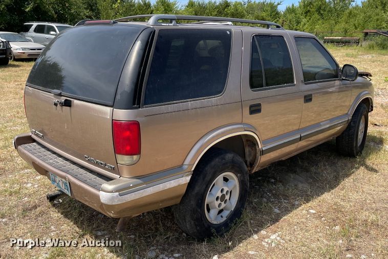 image for item KJ9712 1997 Chevrolet Blazer  SUV