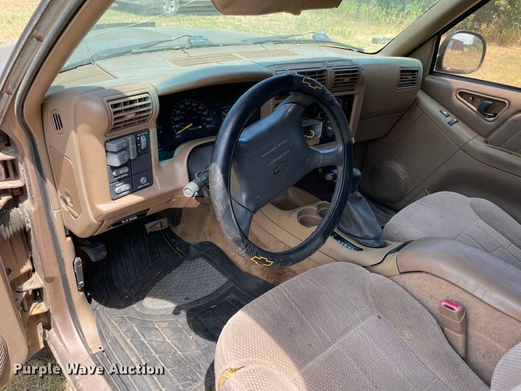 image for item KJ9712 1997 Chevrolet Blazer  SUV