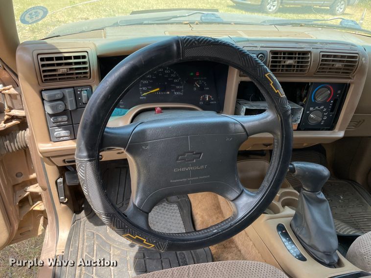 image for item KJ9712 1997 Chevrolet Blazer  SUV