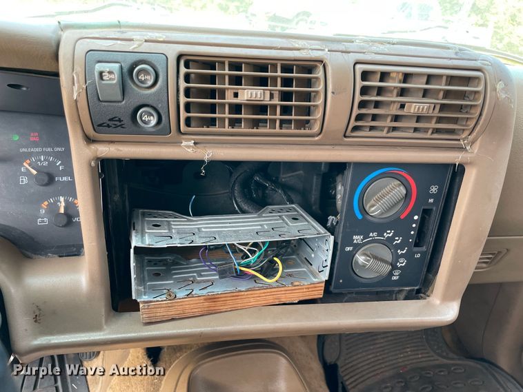 image for item KJ9712 1997 Chevrolet Blazer  SUV