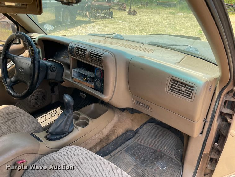 image for item KJ9712 1997 Chevrolet Blazer  SUV