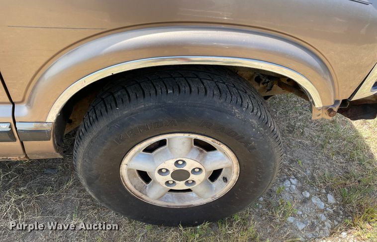 image for item KJ9712 1997 Chevrolet Blazer  SUV