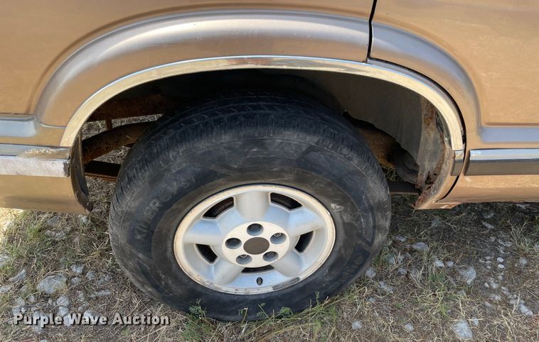 image for item KJ9712 1997 Chevrolet Blazer  SUV