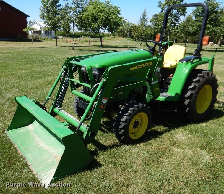 image for item KP9473 2013 John Deere 3038E  MFWD tractor