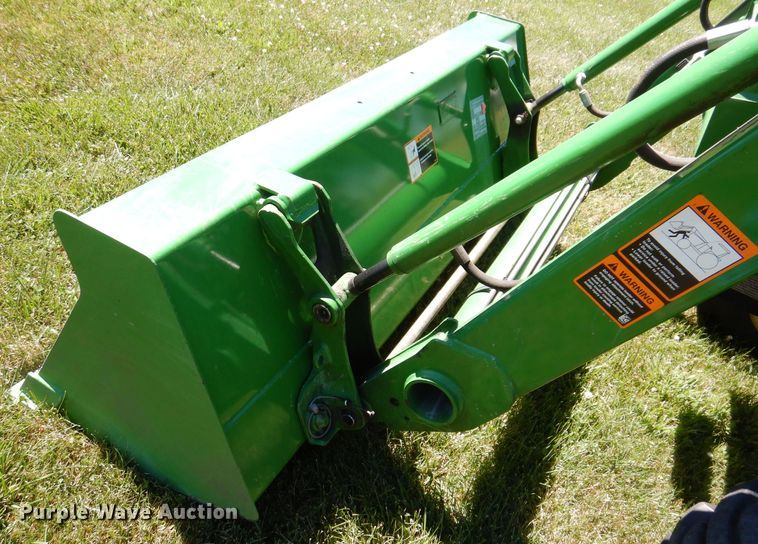 image for item KP9473 2013 John Deere 3038E  MFWD tractor