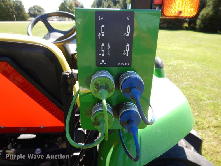 image for item KP9473 2013 John Deere 3038E  MFWD tractor