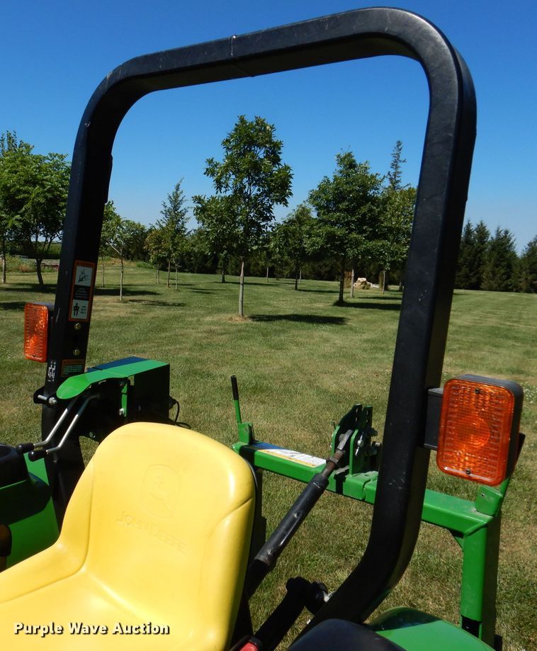 image for item KP9473 2013 John Deere 3038E  MFWD tractor