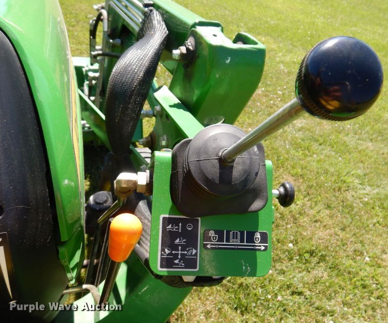 image for item KP9473 2013 John Deere 3038E  MFWD tractor