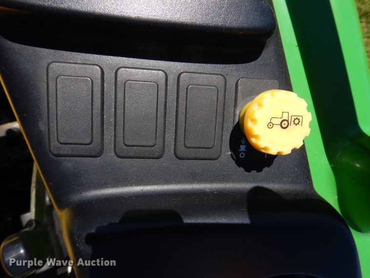 image for item KP9473 2013 John Deere 3038E  MFWD tractor