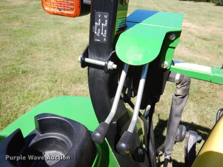 image for item KP9473 2013 John Deere 3038E  MFWD tractor