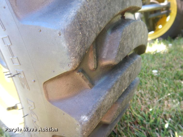 image for item KP9473 2013 John Deere 3038E  MFWD tractor