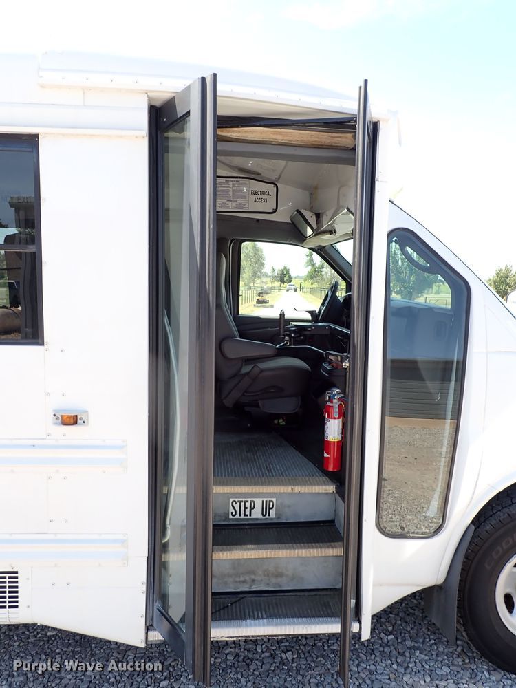 image for item LK9026 2008 Chevrolet Express G3500  school bus