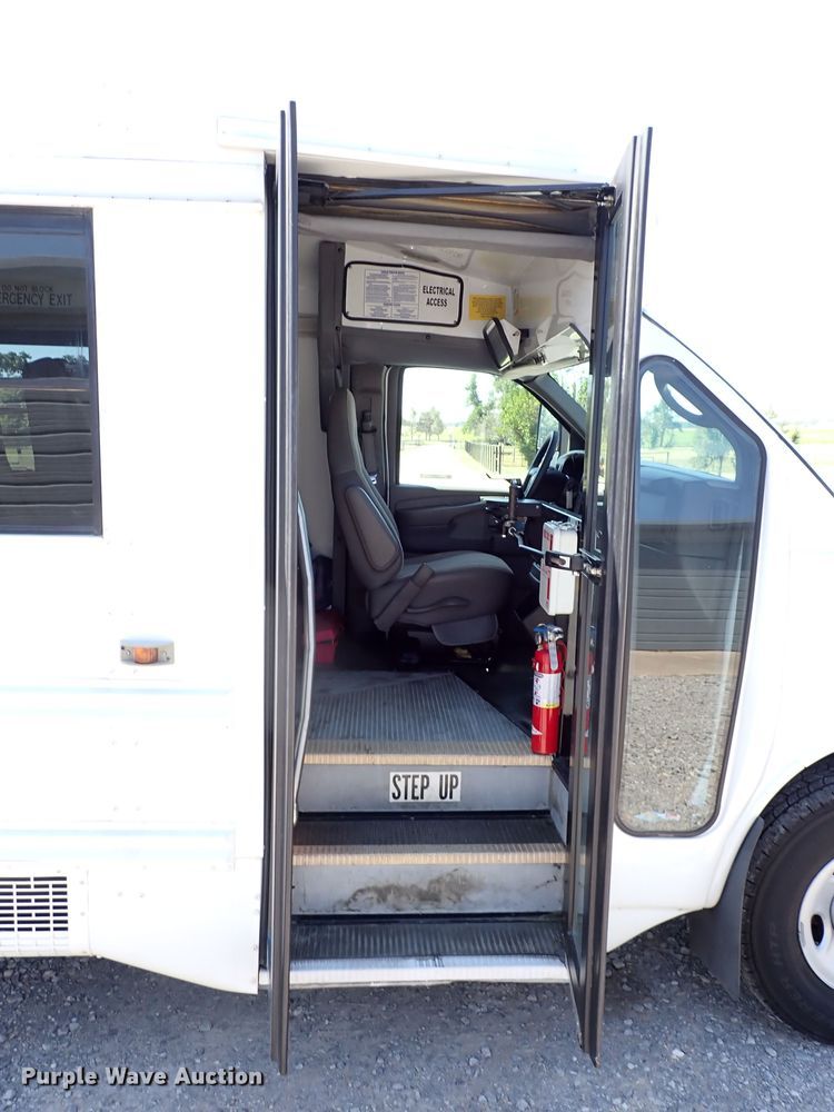image for item LK9027 2008 Chevrolet Express G3500  school bus