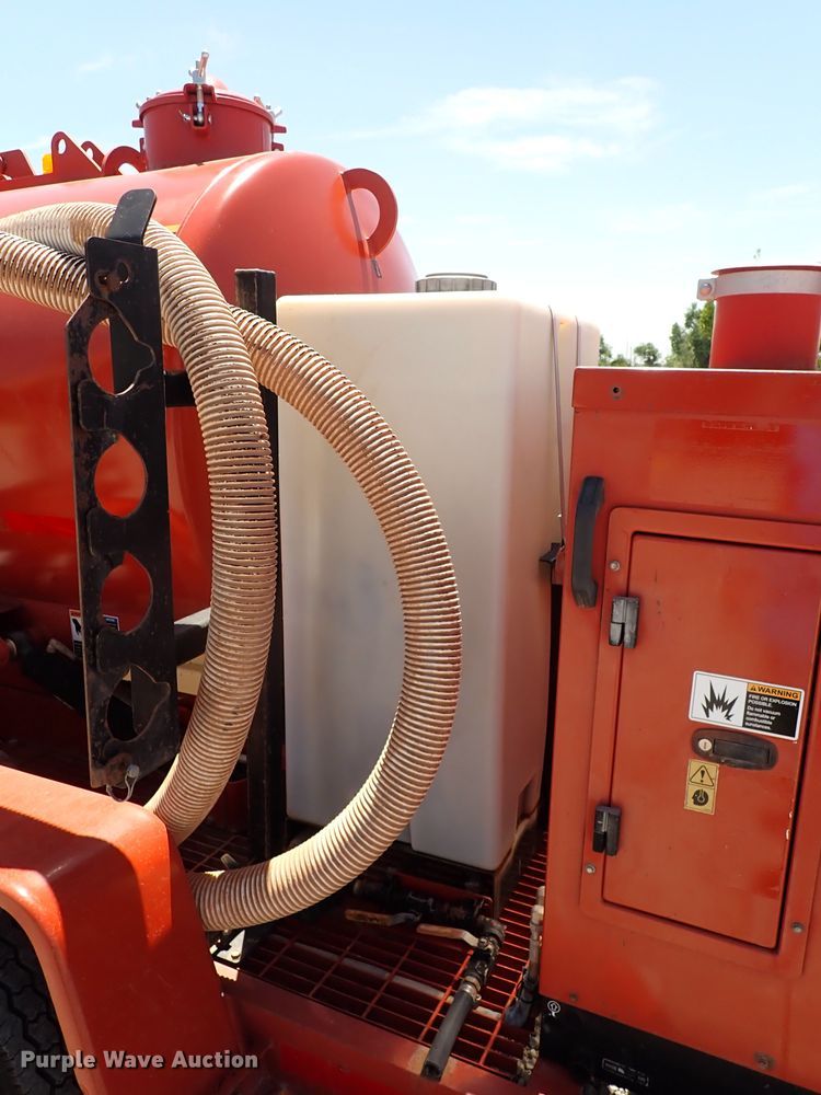 image for item LK9031 2006 Ditch Witch FX30  vacuum excavator