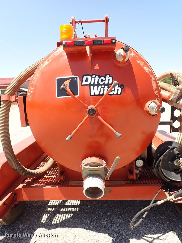 image for item LK9031 2006 Ditch Witch FX30  vacuum excavator