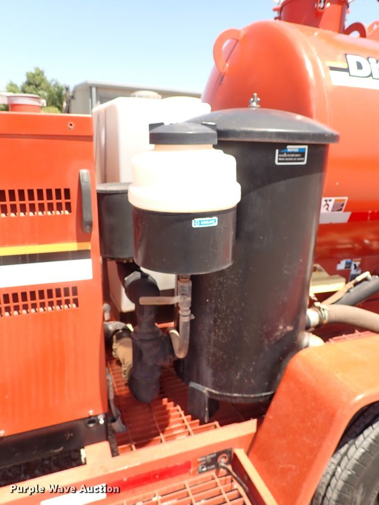 image for item LK9031 2006 Ditch Witch FX30  vacuum excavator