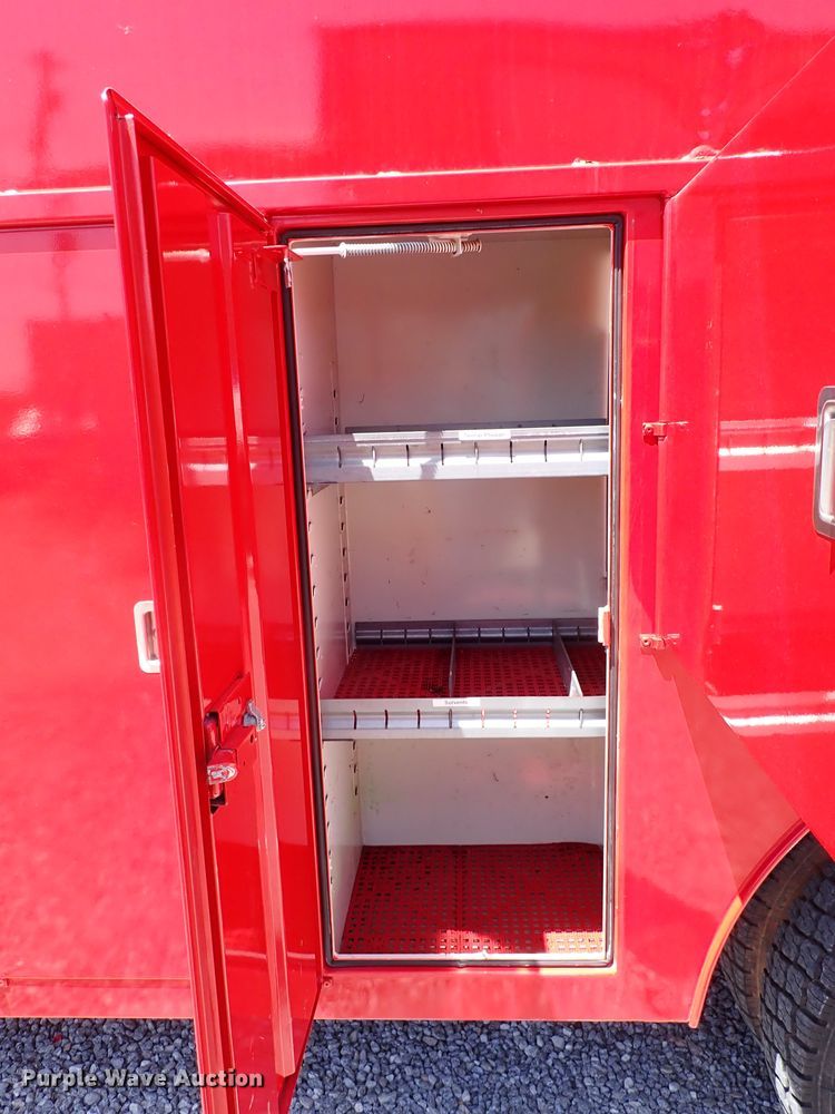 image for item LK9034 1993 International 4700  Crew Cab utility / service truck