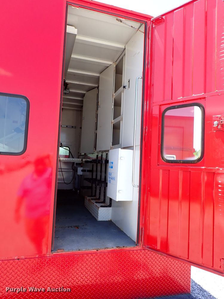 image for item LK9034 1993 International 4700  Crew Cab utility / service truck