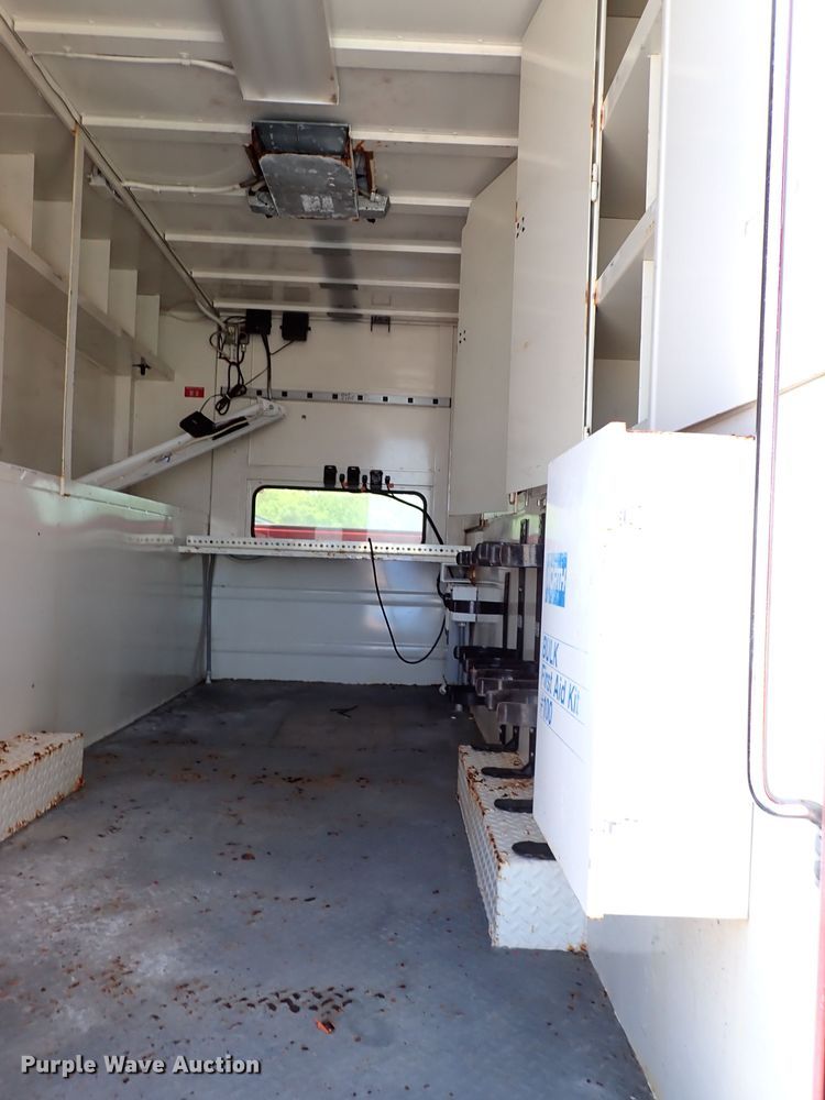 image for item LK9034 1993 International 4700  Crew Cab utility / service truck