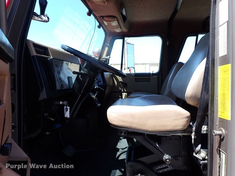 image for item LK9034 1993 International 4700  Crew Cab utility / service truck