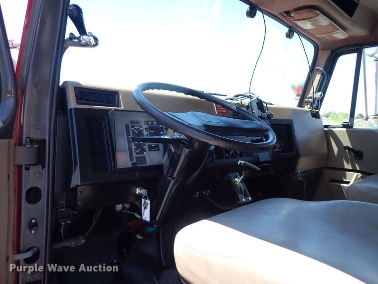 image for item LK9034 1993 International 4700  Crew Cab utility / service truck