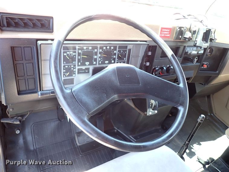 image for item LK9034 1993 International 4700  Crew Cab utility / service truck