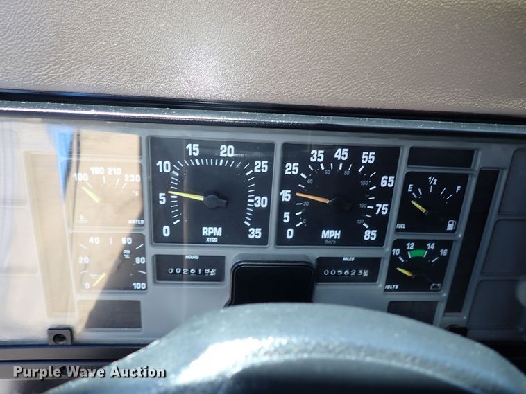 image for item LK9034 1993 International 4700  Crew Cab utility / service truck