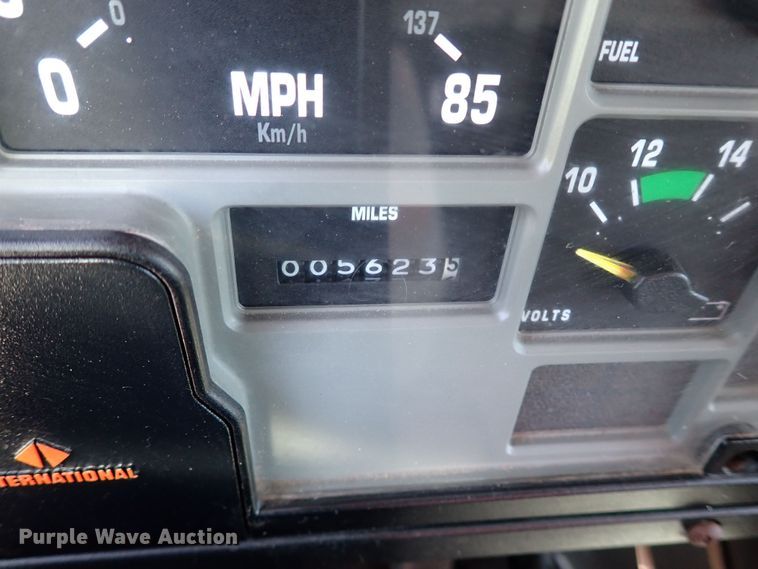 image for item LK9034 1993 International 4700  Crew Cab utility / service truck