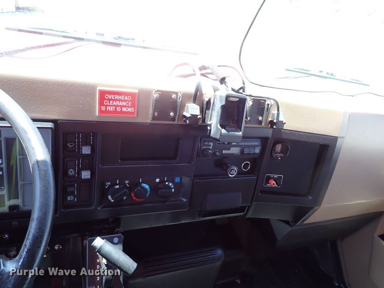 image for item LK9034 1993 International 4700  Crew Cab utility / service truck