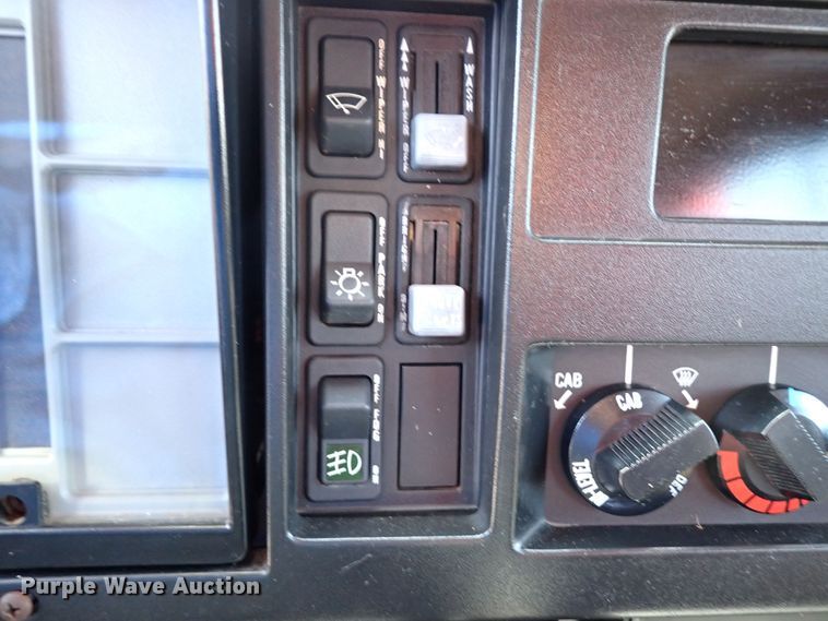 image for item LK9034 1993 International 4700  Crew Cab utility / service truck