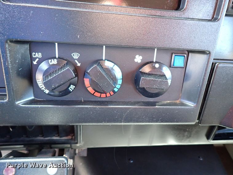 image for item LK9034 1993 International 4700  Crew Cab utility / service truck