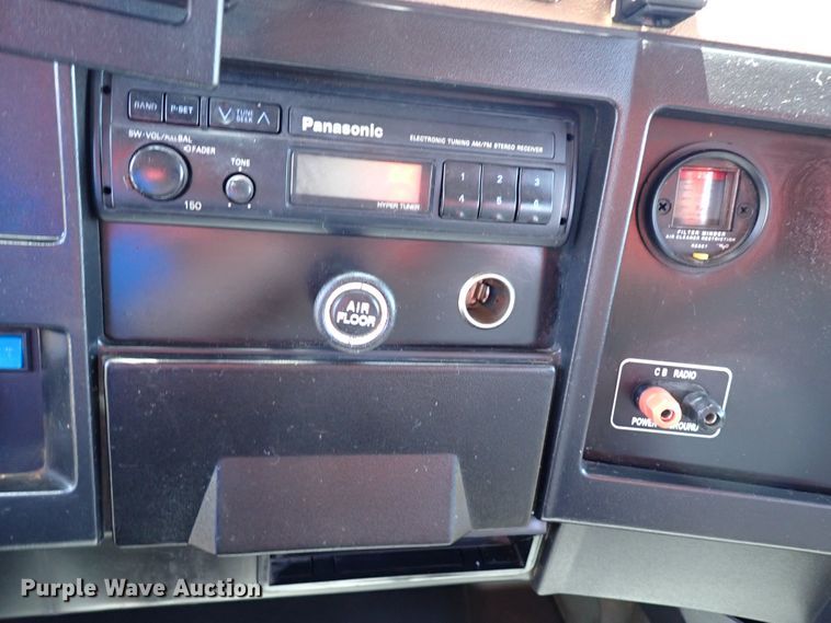 image for item LK9034 1993 International 4700  Crew Cab utility / service truck