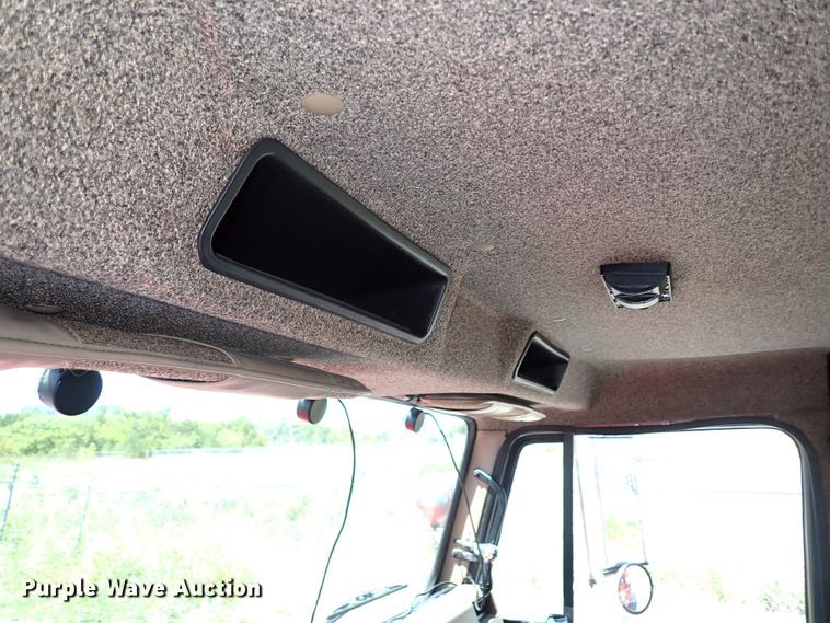 image for item LK9034 1993 International 4700  Crew Cab utility / service truck