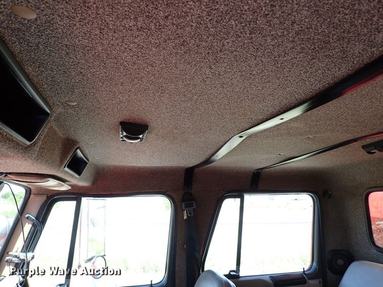 image for item LK9034 1993 International 4700  Crew Cab utility / service truck