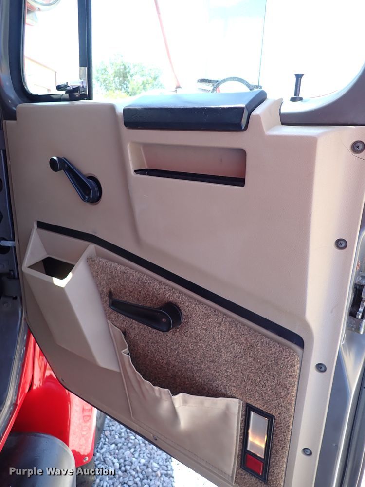 image for item LK9034 1993 International 4700  Crew Cab utility / service truck