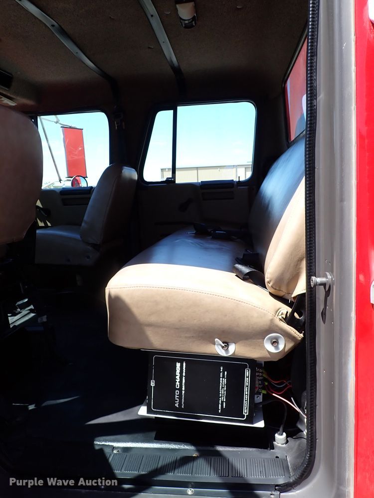 image for item LK9034 1993 International 4700  Crew Cab utility / service truck