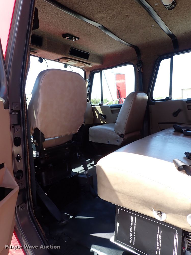 image for item LK9034 1993 International 4700  Crew Cab utility / service truck