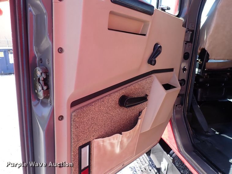 image for item LK9034 1993 International 4700  Crew Cab utility / service truck