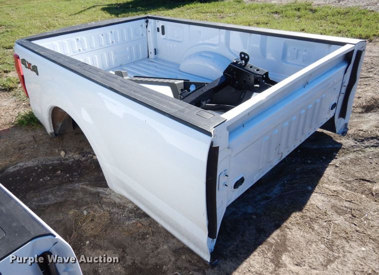 image for item LY9043 2022 Ford F250  pickup truck bed